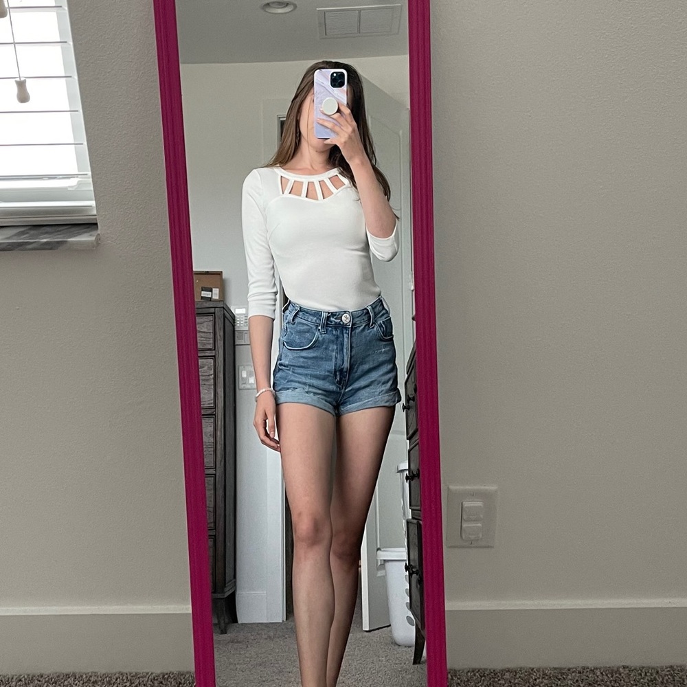 Guess white top